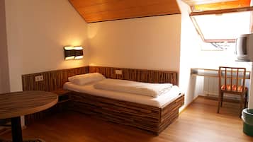 Single Room (Main building or Annex) | Free cribs/infant beds, free WiFi, bed sheets