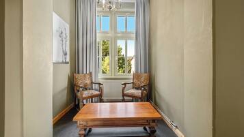 Royal Suite | Individually decorated, individually furnished, soundproofing