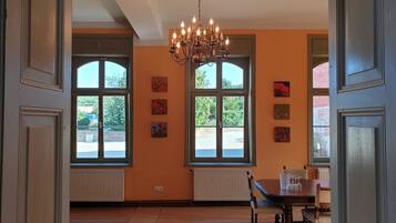 Free daily continental breakfast