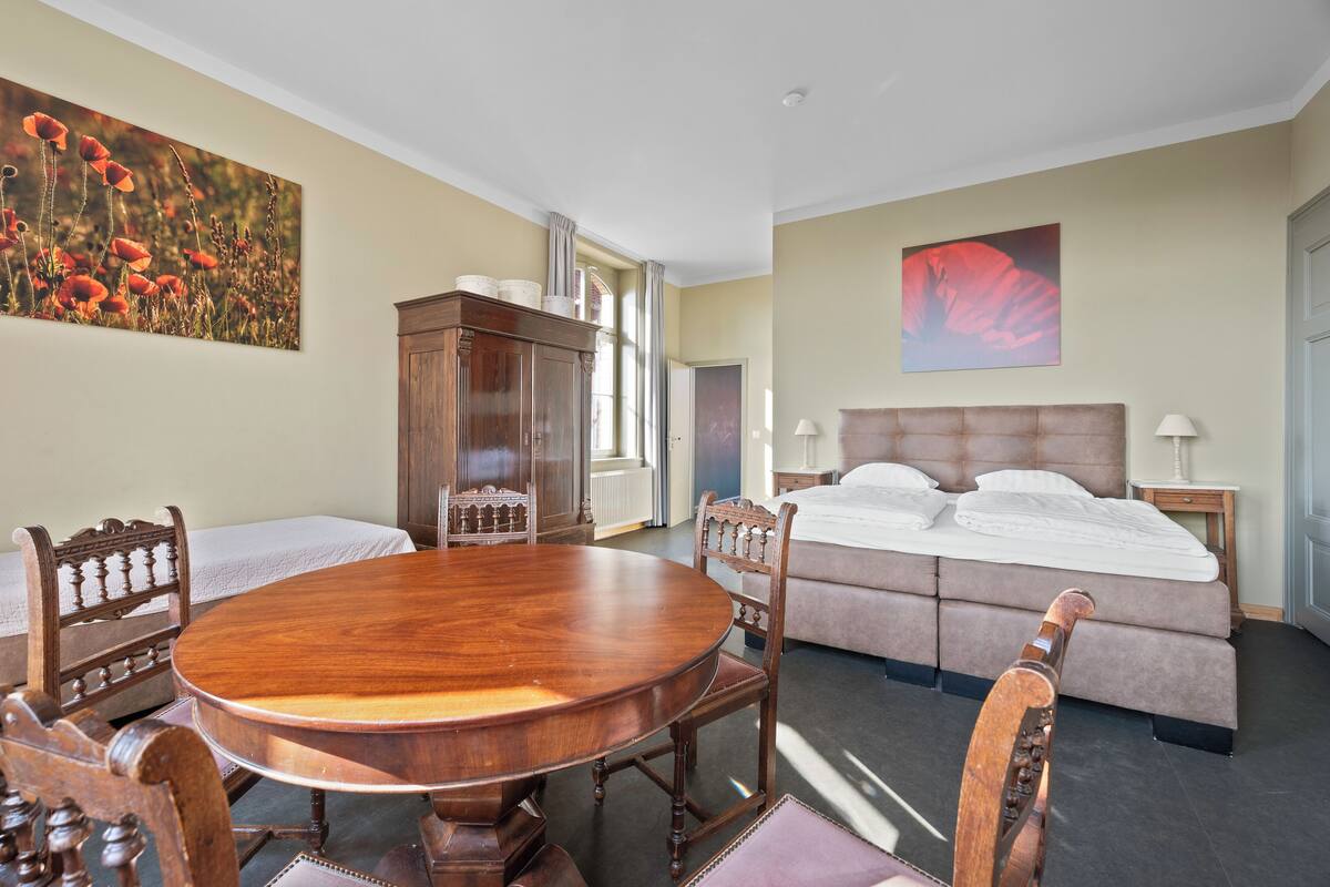 Royal Suite | Soundproofing, rollaway beds (surcharge), WiFi (free)