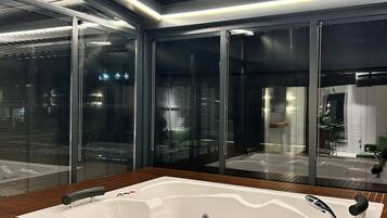 Deluxe Penthouse | Living area | LCD TV