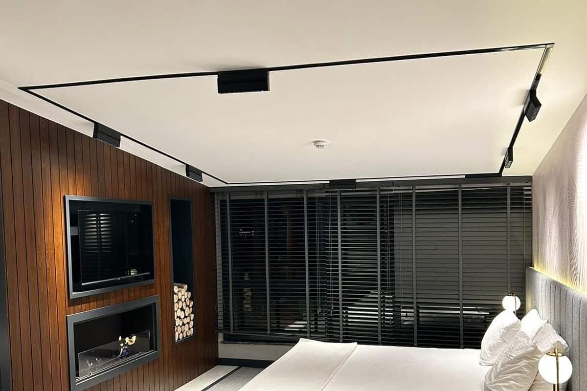 Suite estudio Deluxe, fumadores | 1 dormitorio, ropa de cama de alta calidad, escritorio