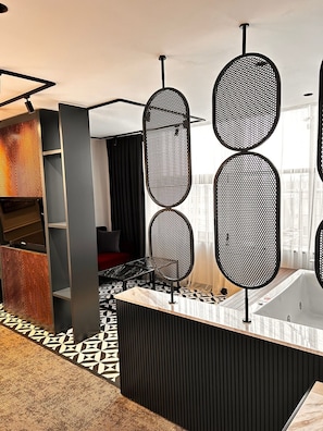 Deluxe-Doppelzimmer | Hochwertige Bettwaren, Schreibtisch, laptopgeeigneter Arbeitsplatz