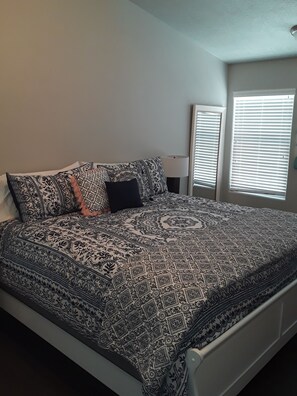 4 bedrooms, desk, iron/ironing board, free WiFi