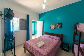 Cortinas blackout, wifi gratis y ropa de cama 