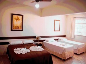 Minibar, blackout drapes, iron/ironing board, free WiFi - Hotel Pais e Filhos (São João del Rei)