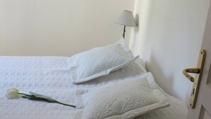 1 chambre, fer et planche à repasser, lit de bébé portatif, Wi-Fi