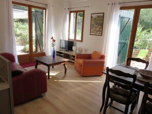 TV, DVD player, table tennis, books