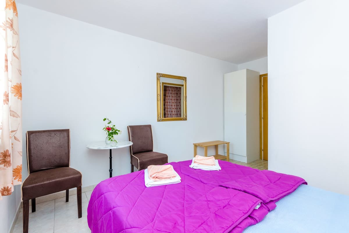 Basic Double Room, Patio, Garden View | Individually decorated, individually furnished, free WiFi, bed sheets