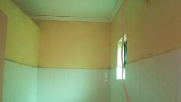 Single Room | Bathroom | Shower, slippers, towels, soap