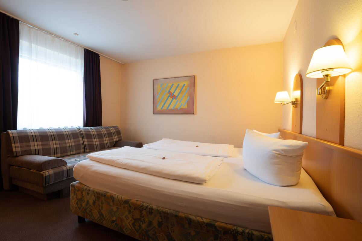 Desk, WiFi (free), bed sheets