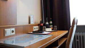 基本雙人房 | 書桌、免費無線上網、床單