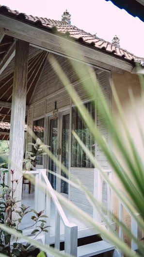 Minibar, in-room safe, desk, rollaway beds - The Lucky Cottage (Lembongan Island)