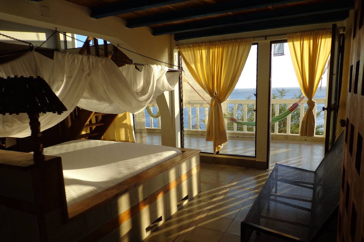 Panoramic Duplex | In-room safe, free WiFi, bed sheets