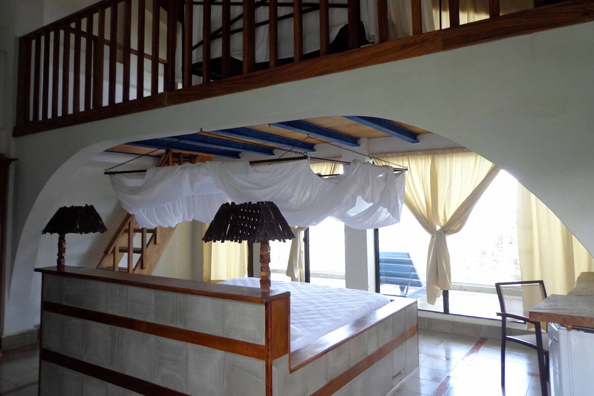Comfort Duplex | In-room safe, free WiFi, bed sheets