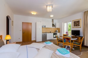 Apartamento luxo, 1 quarto, vista para a cidade | 1 quarto, espaço de trabalho para notebook, quartos à prova de som