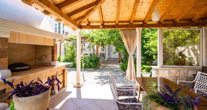 Apartments & Rooms V&M