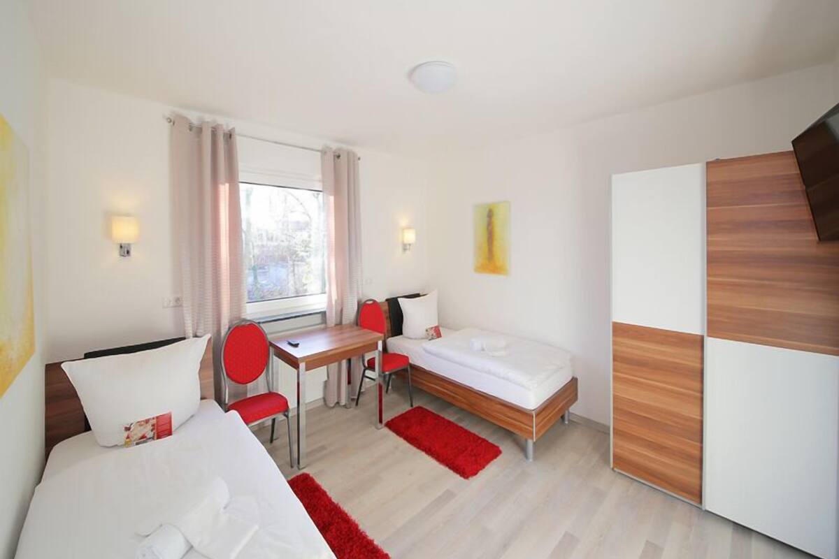 Double Room, Shared Bathroom | Desk, WiFi (free), bed sheets