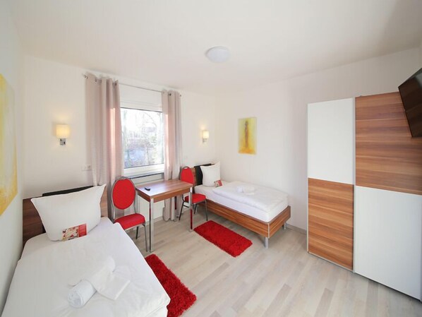 Double Room, Shared Bathroom | Desk, free WiFi, bed sheets