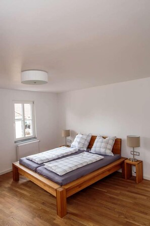 Apartment (Goldberg) | Individually decorated, individually furnished, free WiFi, bed sheets