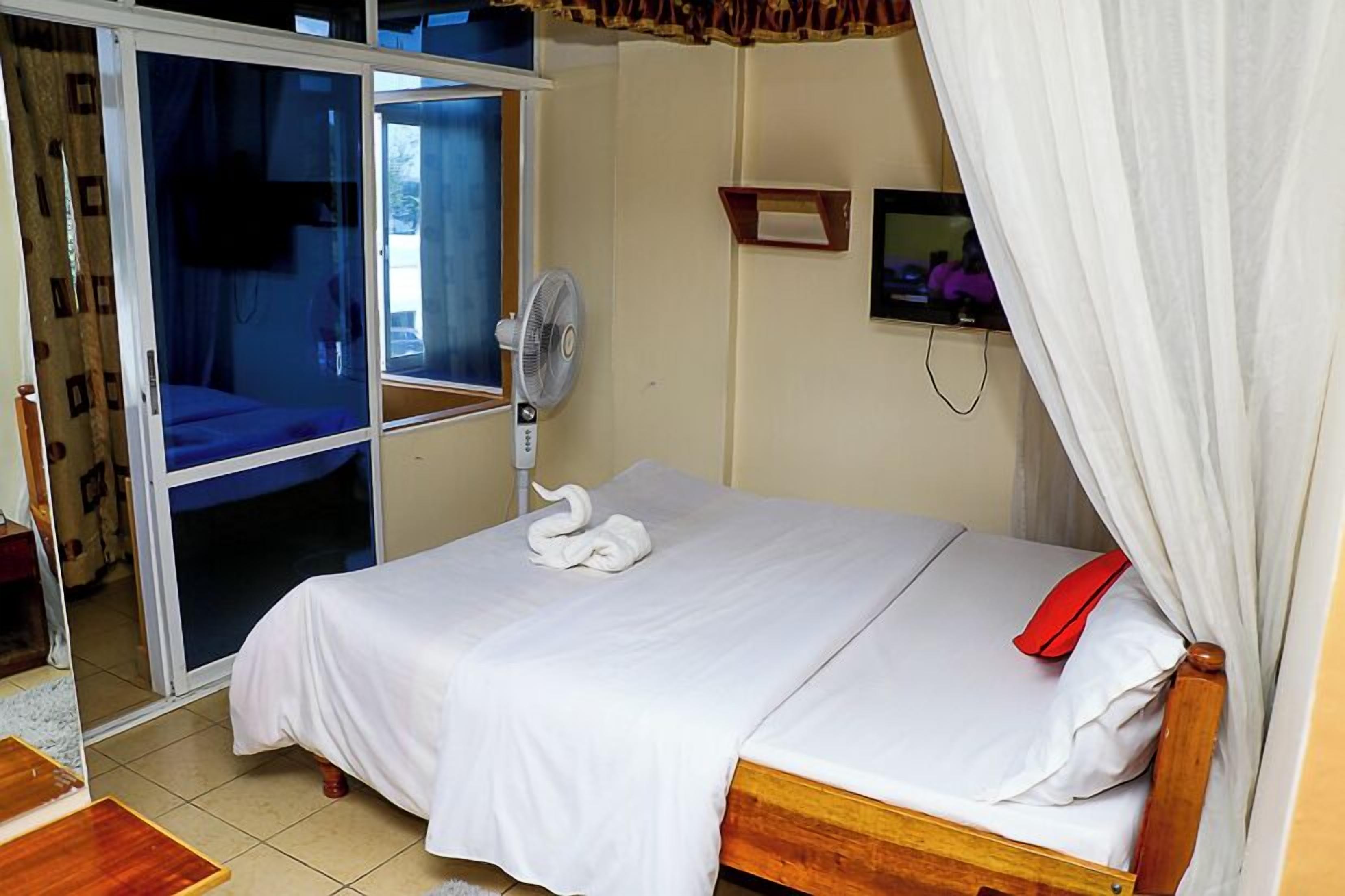 Executive Room | Premium bedding, minibar, desk, iron/ironing board