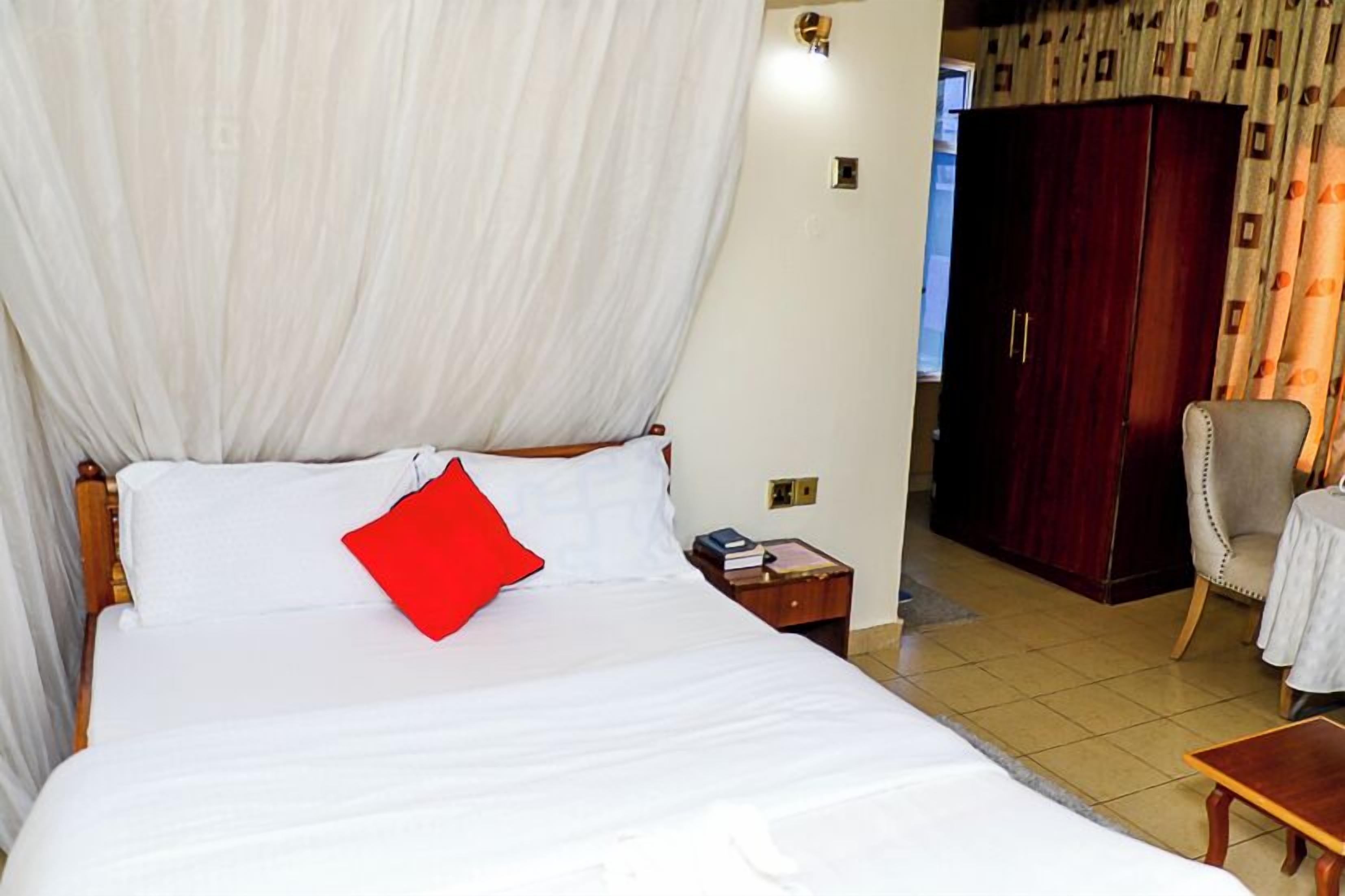 Executive Room | Premium bedding, minibar, desk, iron/ironing board