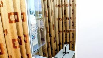 Executive Room | Premium bedding, minibar, desk, iron/ironing board