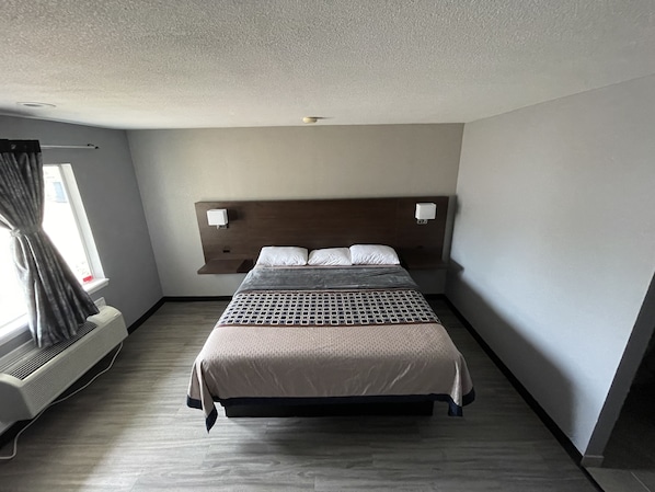 Deluxe Single Room, 1 King Bed, Non Smoking | Cortinas blackout, quartos à prova de som, Wi-Fi de cortesia