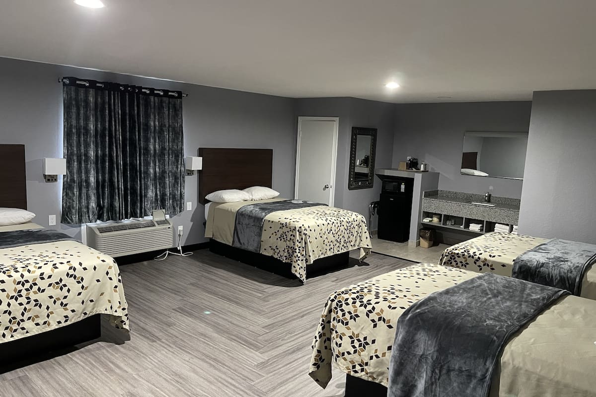 deluxe quadruple room, 4 bedrooms | blackout curtains, soundproofing, free wifi, bed sheets