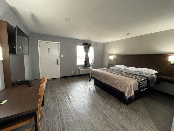 Deluxe Single Room, 1 King Bed, Non Smoking