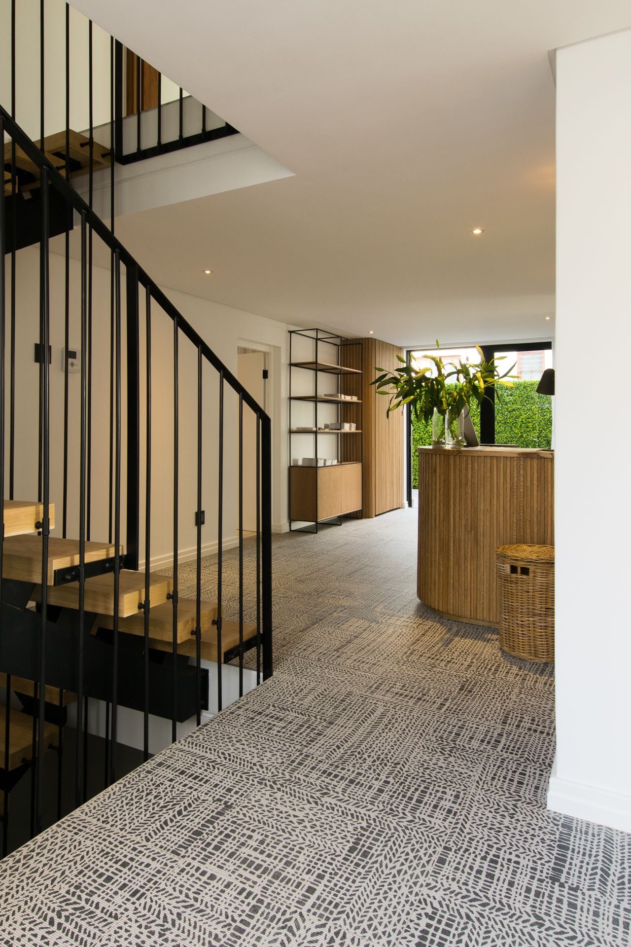 ฝ่ายต้อนรับ