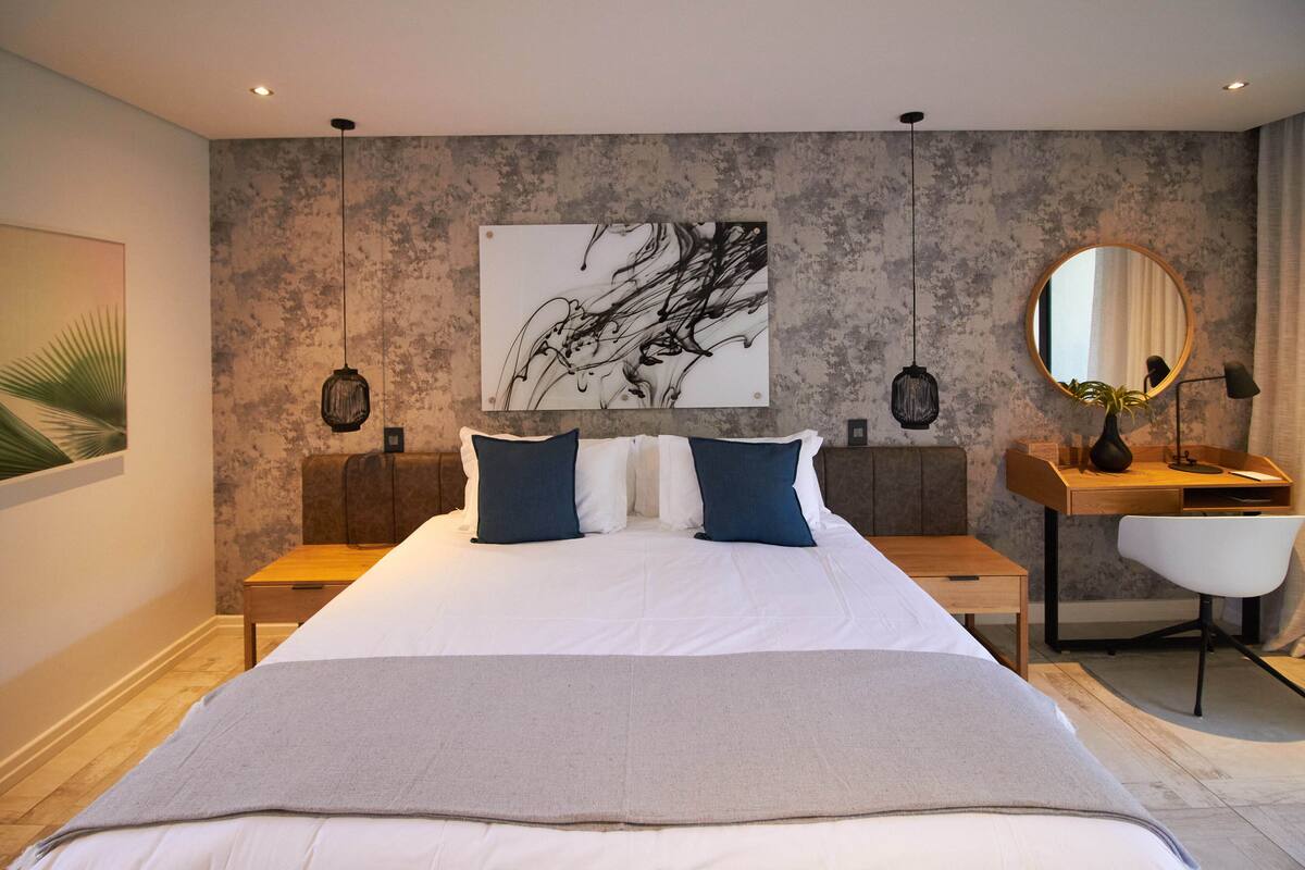 Dobbeltrom – deluxe | Sengetøy av topp kvalitet, minibar og safe på rommet