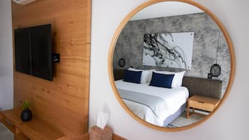 Hochwertige Bettwaren, Minibar, Zimmersafe, individuell dekoriert