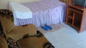 Standard Double Room | Desk, bed sheets