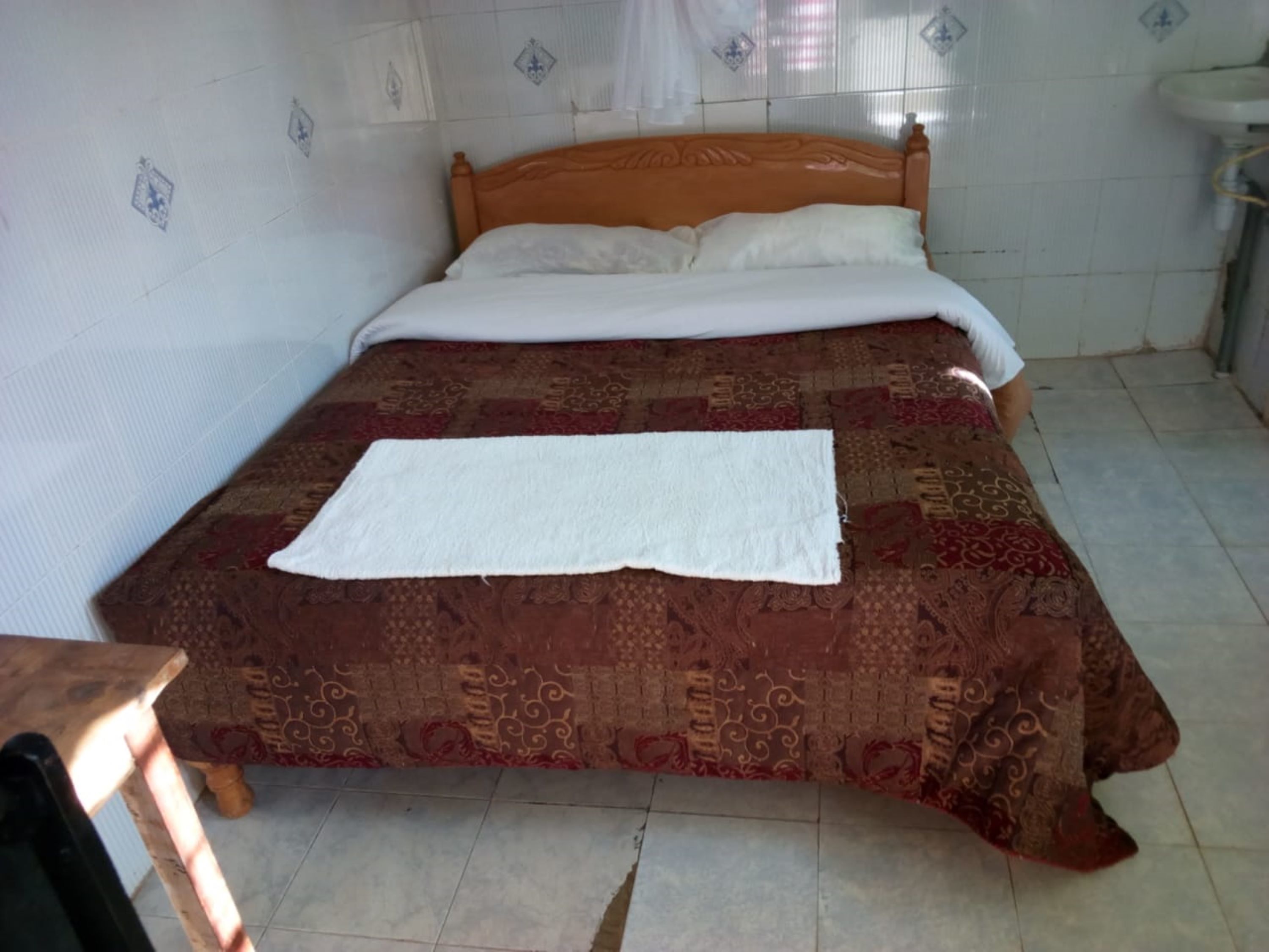 Standard Double Room | Desk, bed sheets