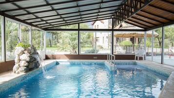 Indoor pool, 3 outdoor pools