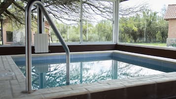 Indoor pool, 3 outdoor pools