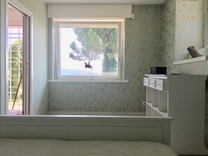 1 habitación, escritorio, tabla de planchar con plancha y wifi