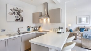 Frigorifero, microonde, forno, lavastoviglie