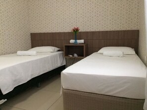 Minibar, individually decorated, desk, free WiFi - Hotel Caroline (Timon)