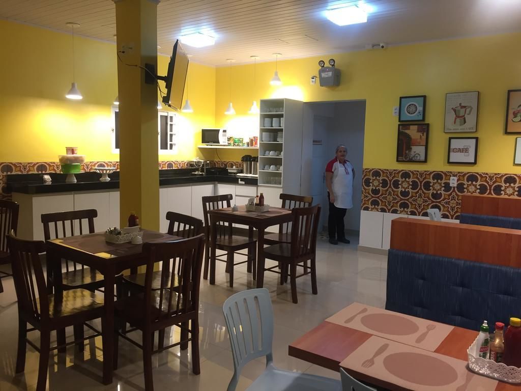 Café da manhã completo grátis todos os dias
