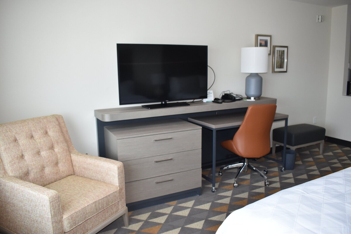 Premium bedding, desk, blackout curtains, iron/ironing board
