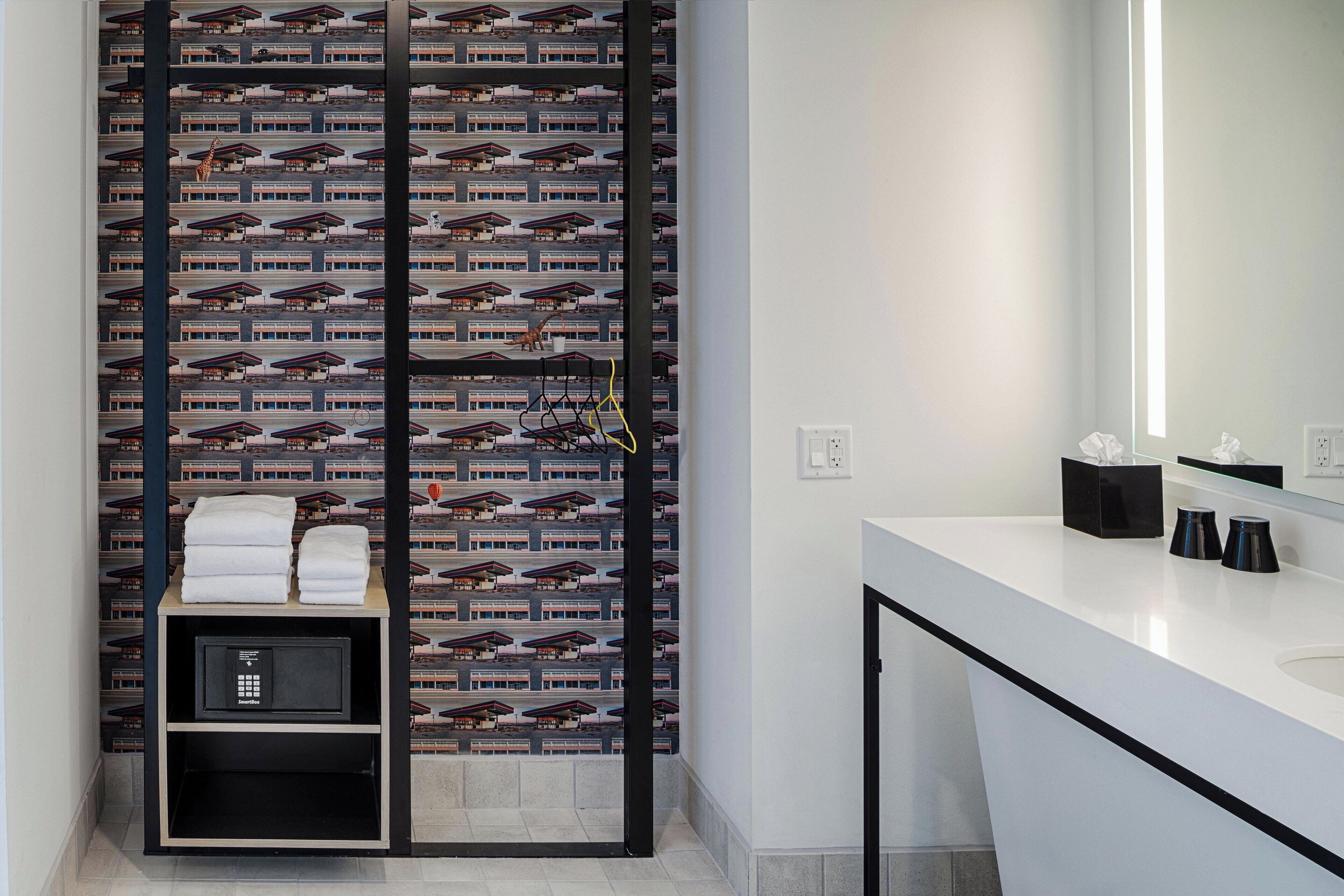 shower, hydromassage showerhead, free toiletries, hair dryer