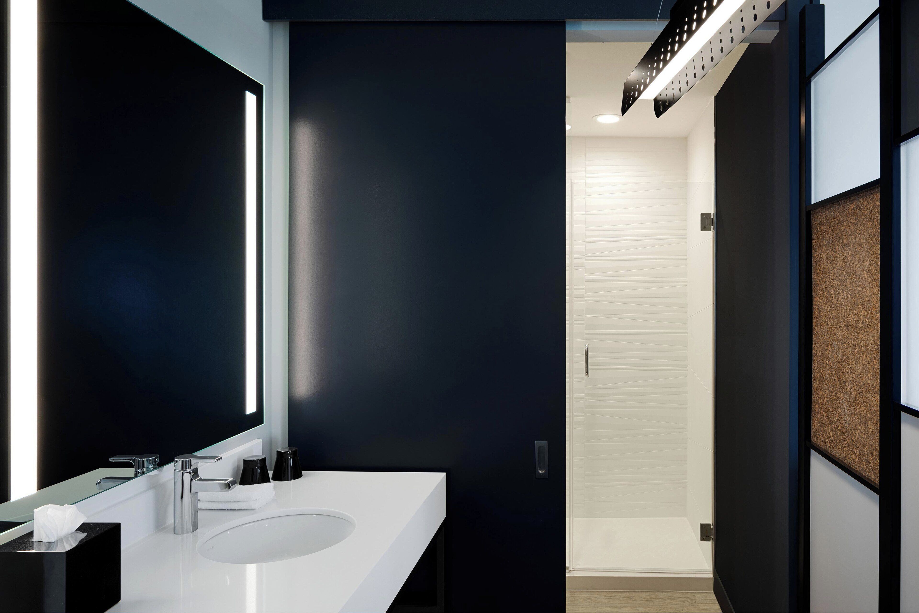 shower, hydromassage showerhead, free toiletries, hair dryer