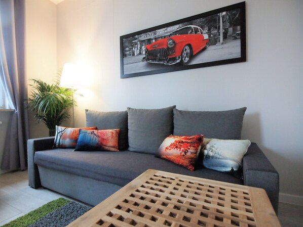 Appartement Confort | Aire de séjour | Téléviseur à écran plat de 43 po avec télévision par satellite