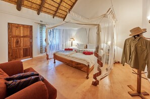 Deluxe Double Room | Bed sheets - Wild Dogs Lodge (Lusaka)