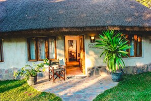 Terrace/patio - Wild Dogs Lodge (Lusaka)