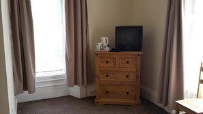 Strykjärn/strykbräda och sängkläder