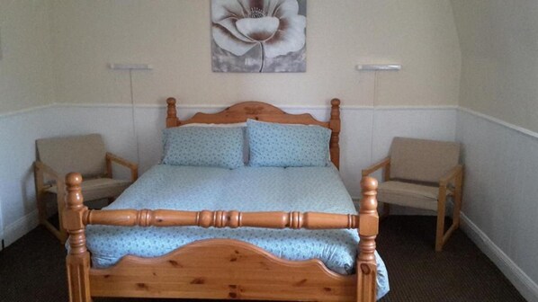 Dubbelrum | Strykjärn/strykbräda och sängkläder