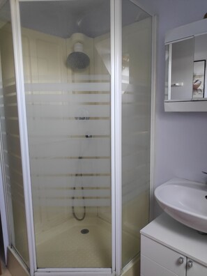 Hair dryer, towels, toilet paper - very quiet rural house (hodeng-hodenger)
